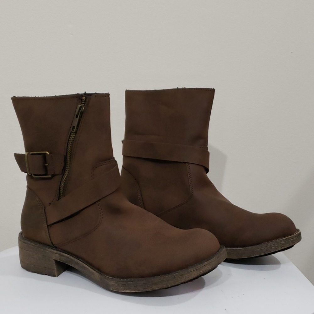 Brown Rocket Dog boots sz 8